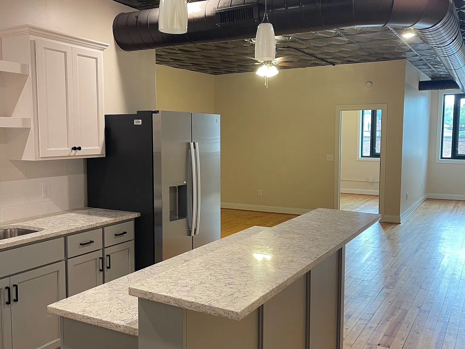 1 bed, 922 sqft, $1,800 — Photo 2