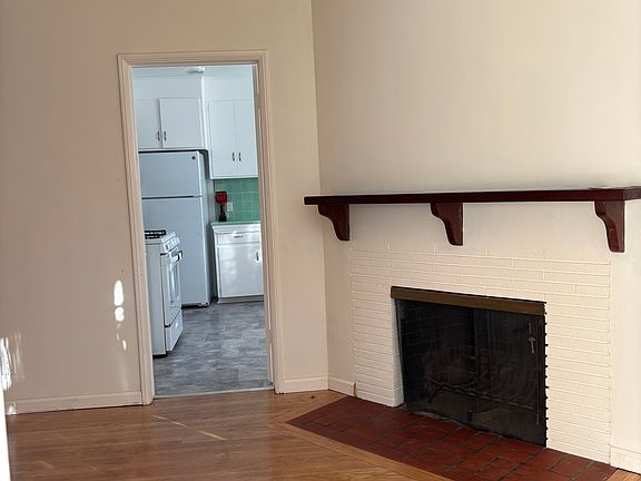 3rd image of 1238 N Altadena Dr