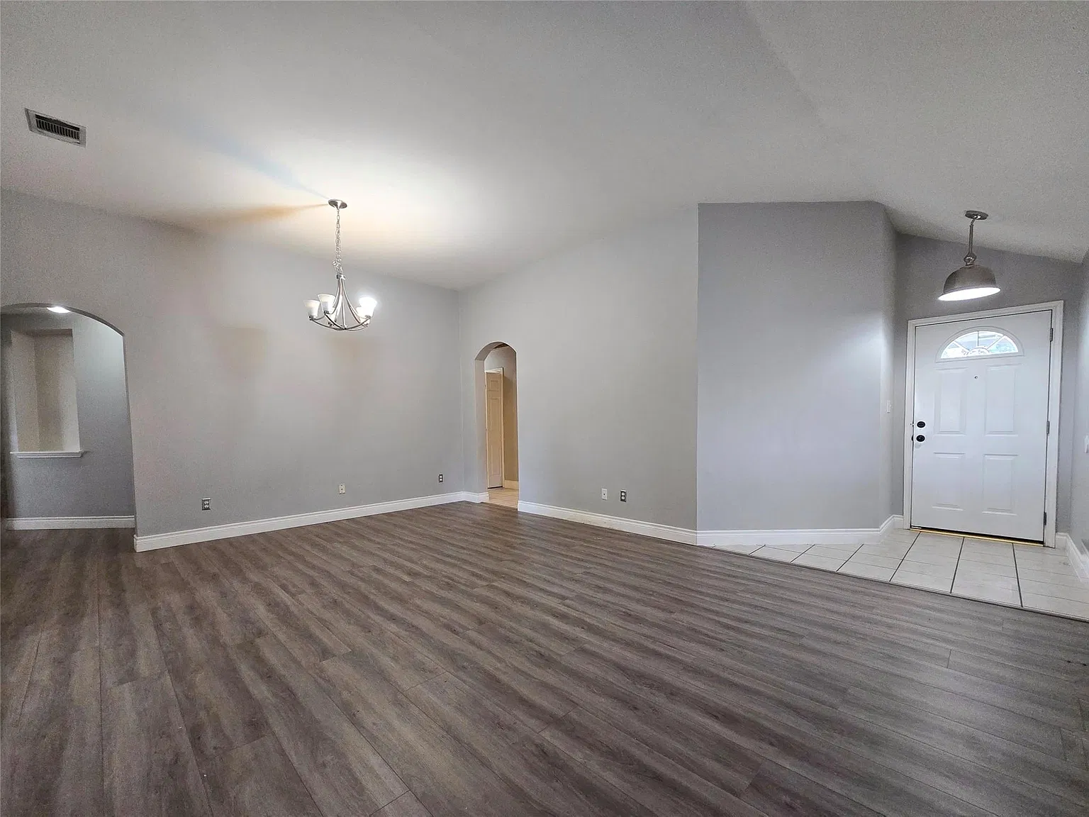 4 bed, 2.0 bath, 1833 sqft, $2,400 — Photo 4