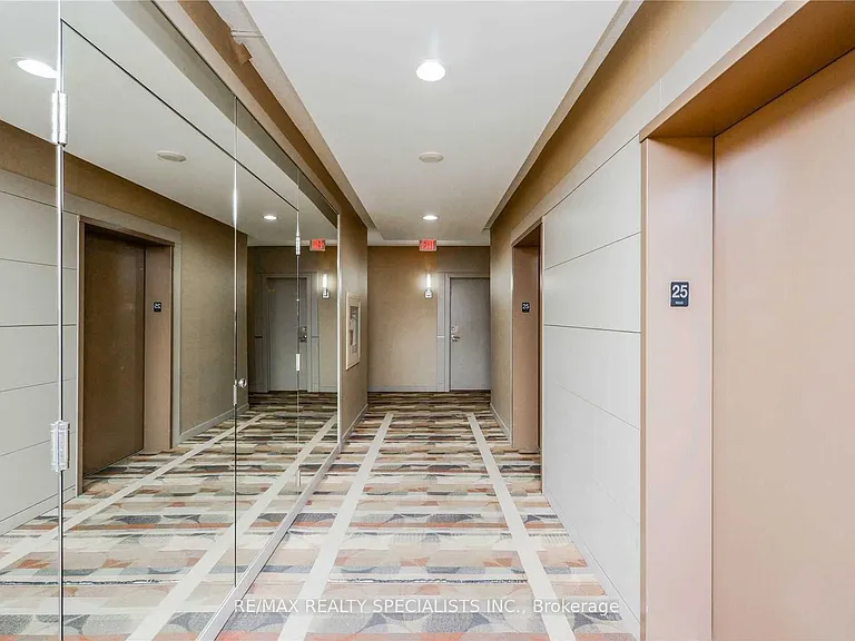 330 Burnhamthorpe Rd W #3207 — Photo 15