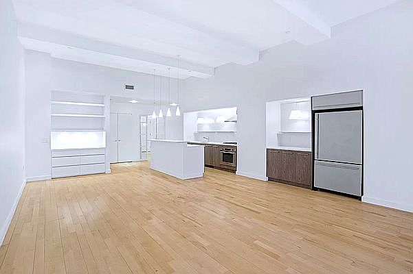 1st image of 15 Broad St APT 916