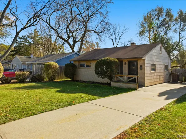 241 W Ann Arbor Ave, Pontiac, MI 48340