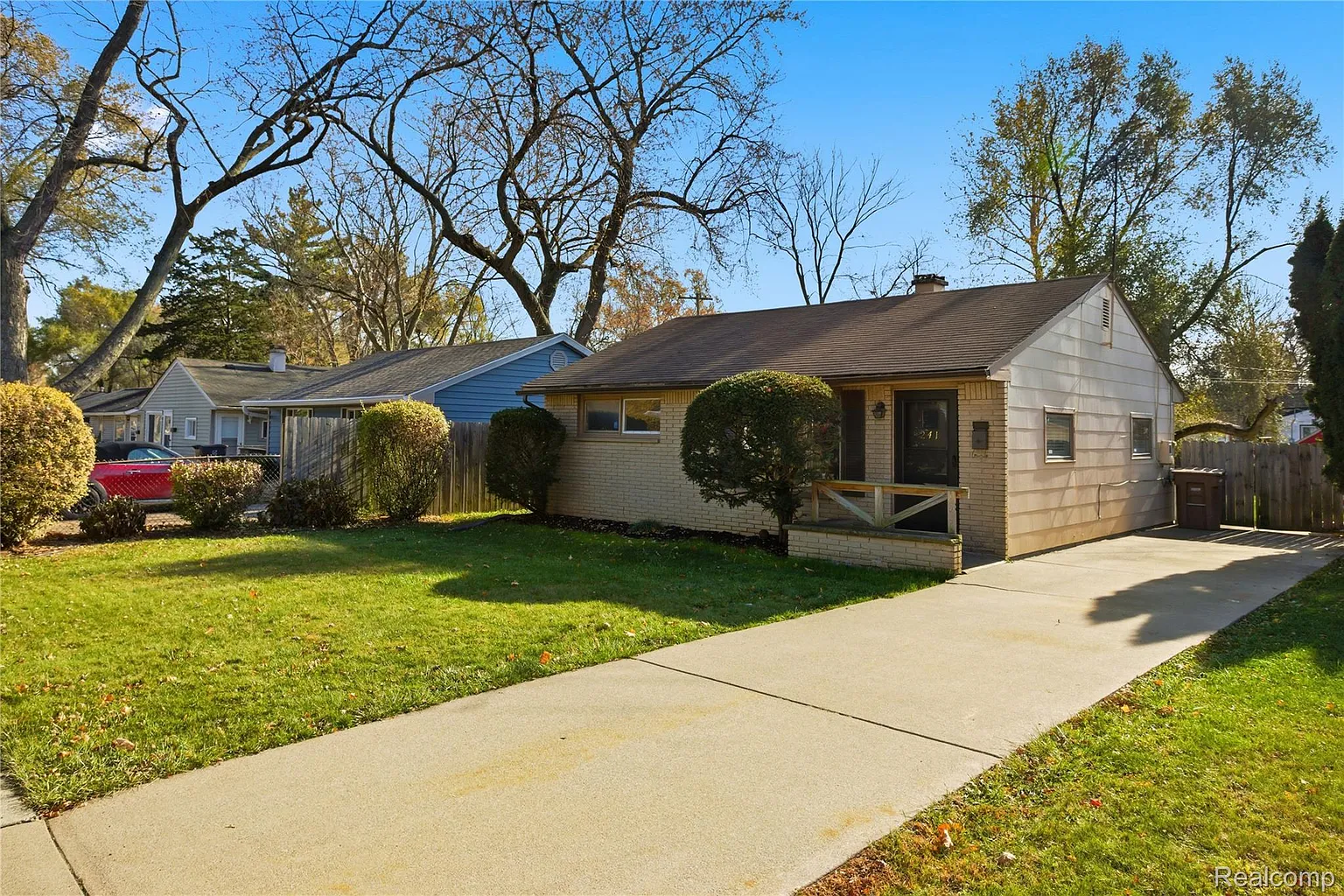 241 W Ann Arbor Ave photo 1