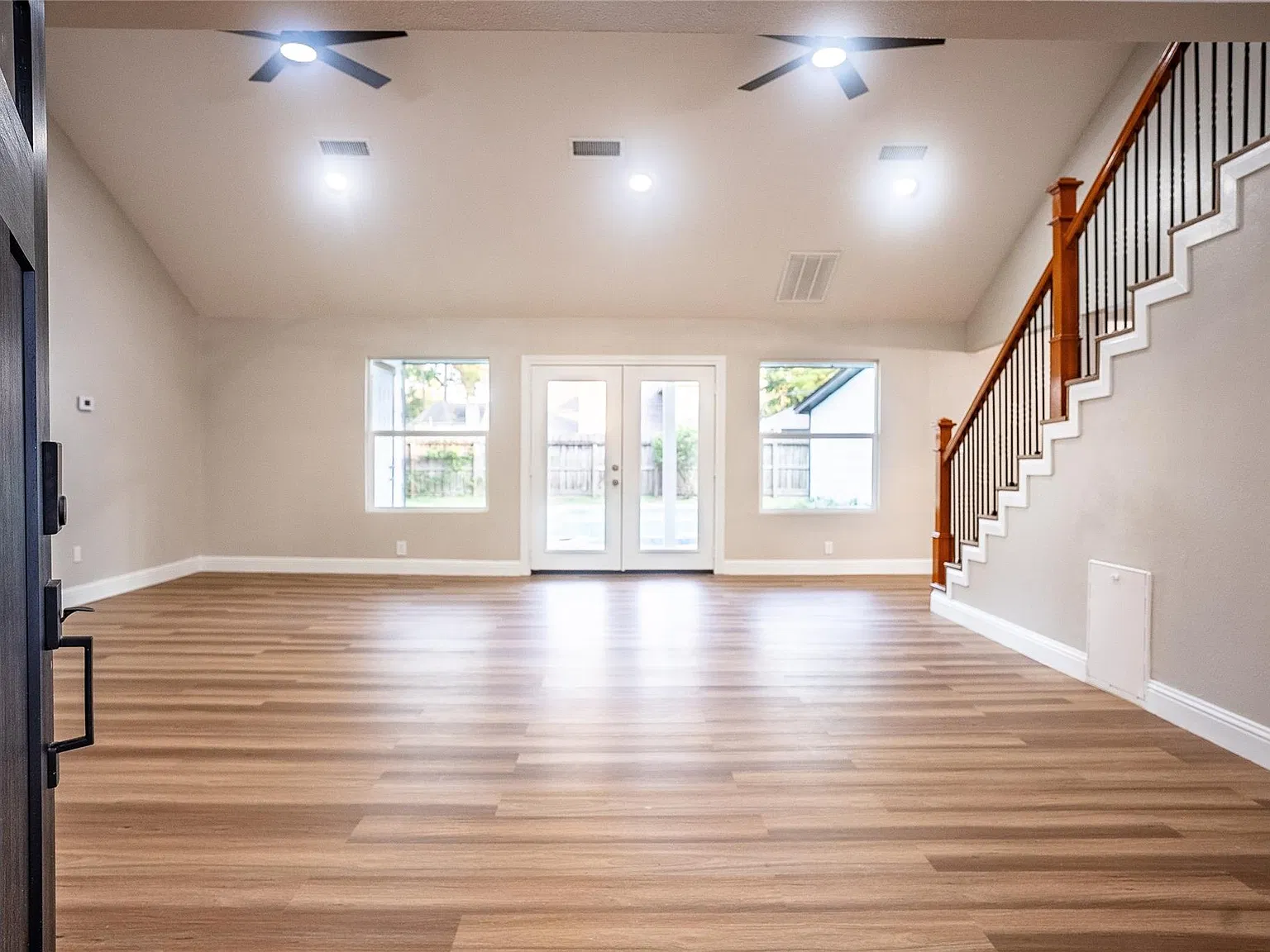 6 bed, 4.0 bath, 3213 sqft, $3,495 — Photo 4