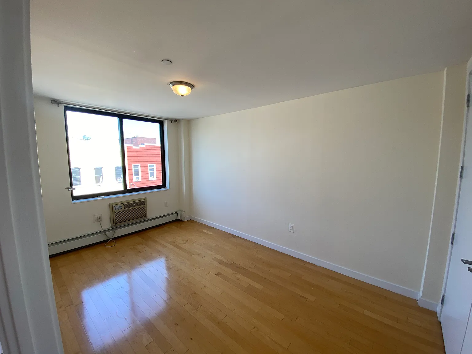 924 Metropolitan Avenue — Photo 4