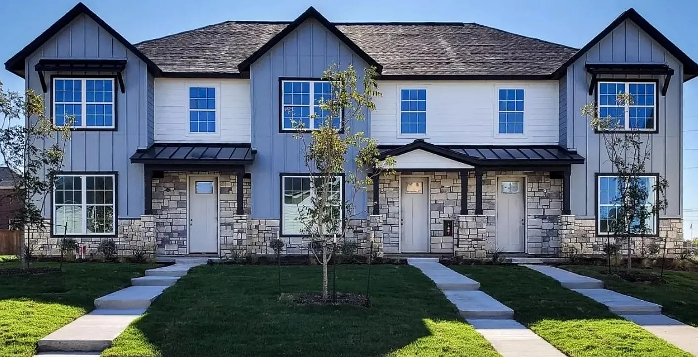 4 bed, 3.5 bath, 1944 sqft, $2,500 — Photo 1
