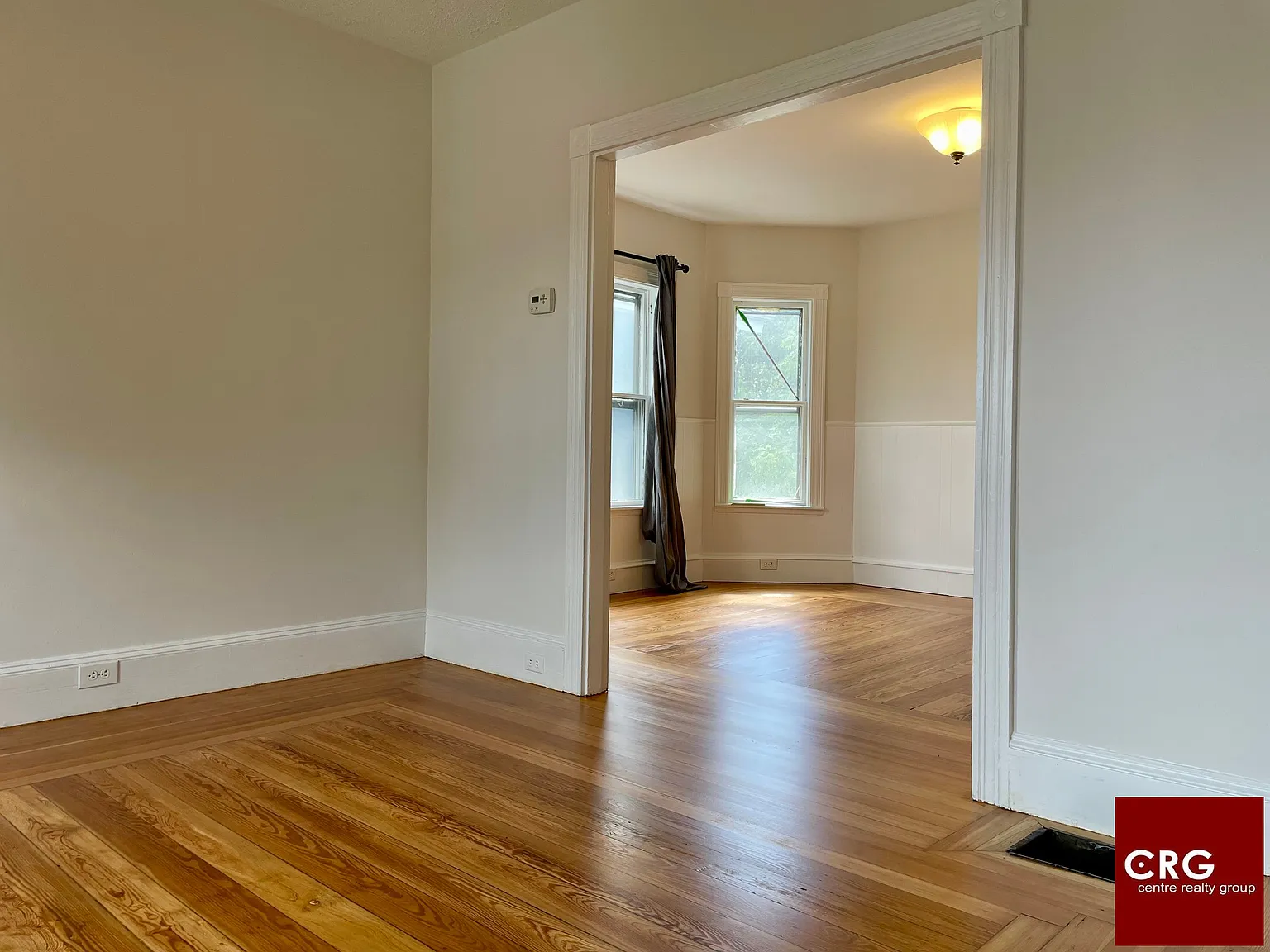 4 bed, 1.0 bath, 1600 sqft, $1,000 — Photo 2
