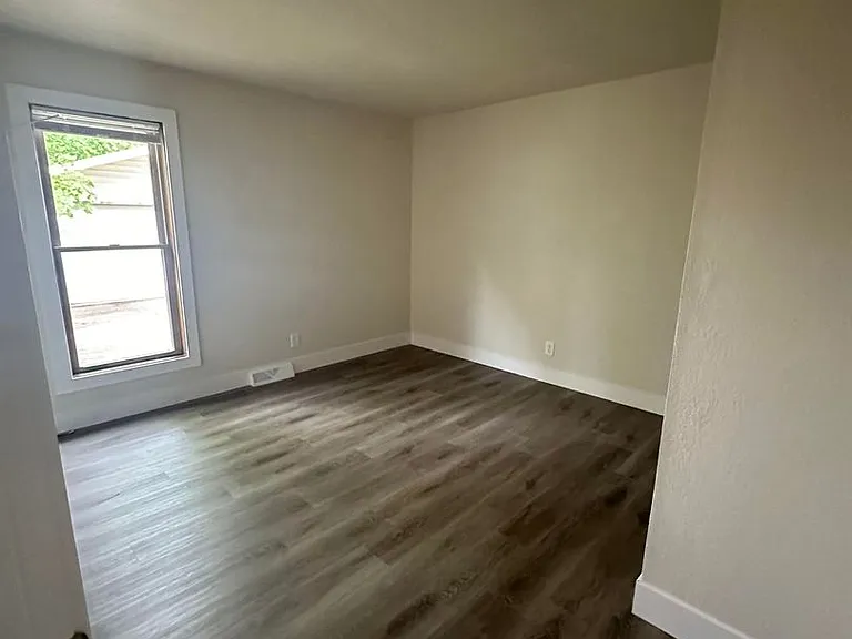 2724 Soo Marie Ave — Photo 5