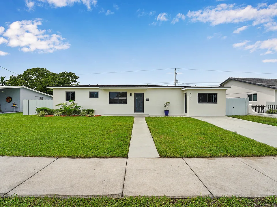 4212 SW 98th Ave