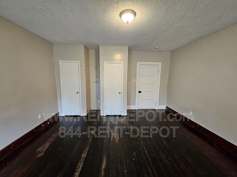 304 S Grand Ave — Photo 5