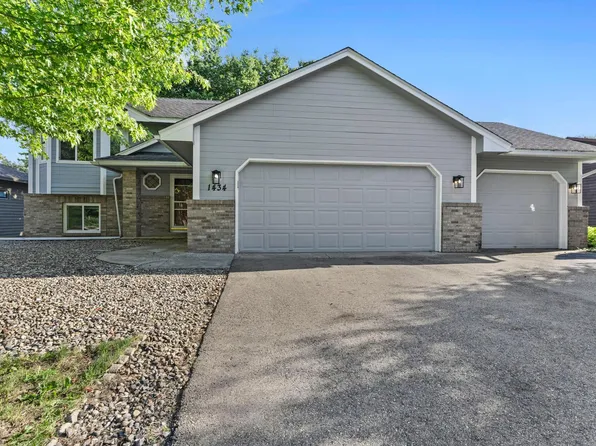 1434 Eastlake Dr, Chaska, MN 55318