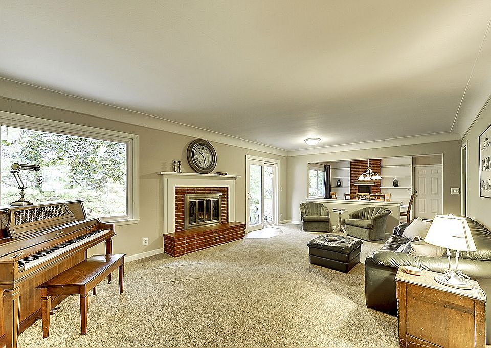 Spacious open living room