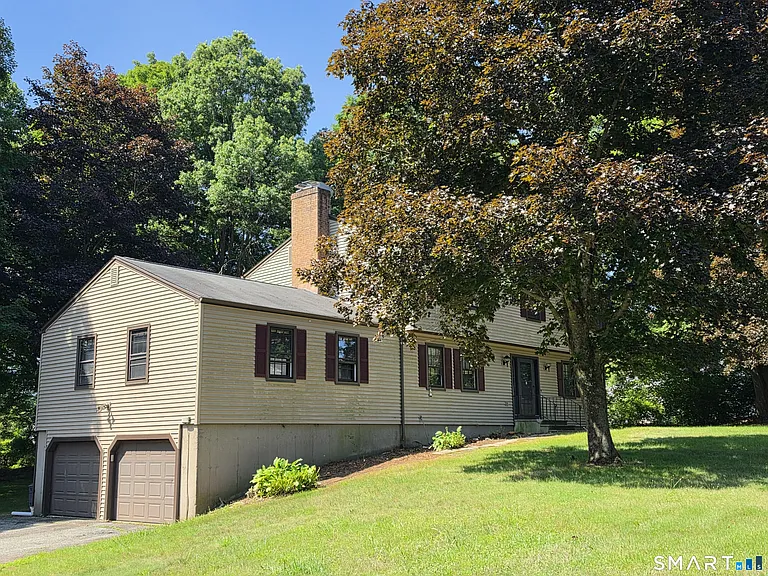 8 Squire Ln — Photo 4