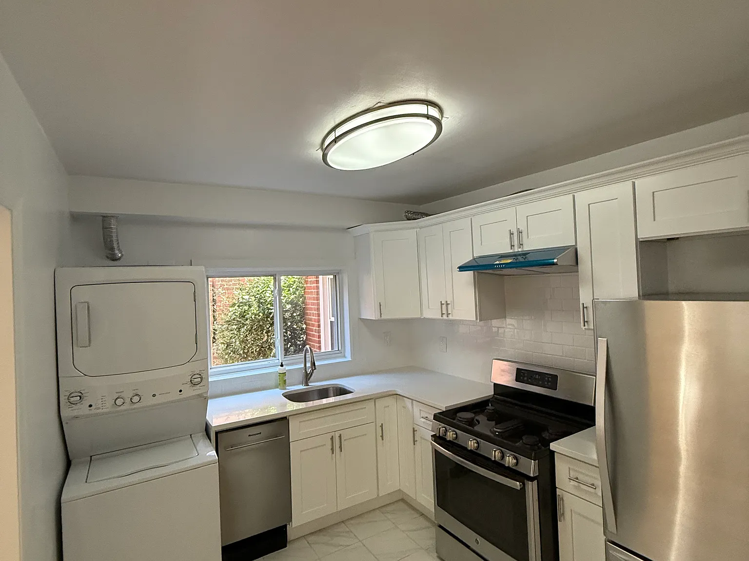 133 Hillview Ave — Photo 4