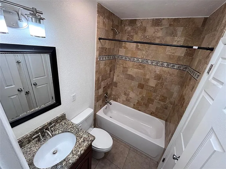 1724 Peruvian Ln — Photo 13