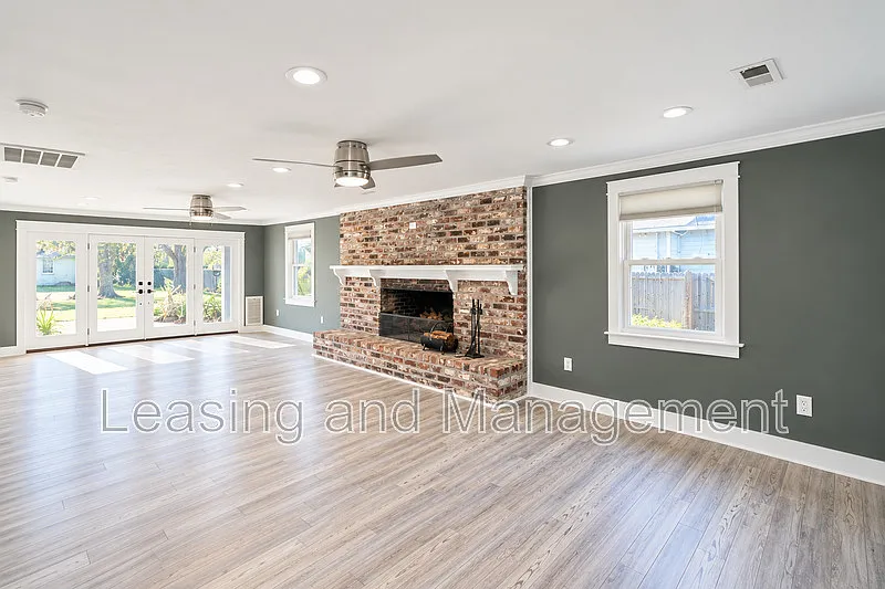 3 bed, 2.0 bath, 2065 sqft, $3,700 — Photo 3