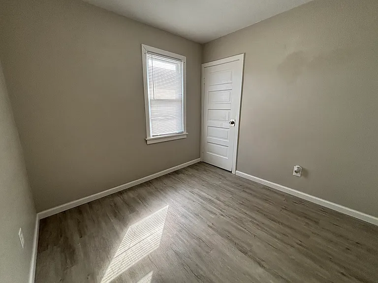 10573 Main St #4 — Photo 8