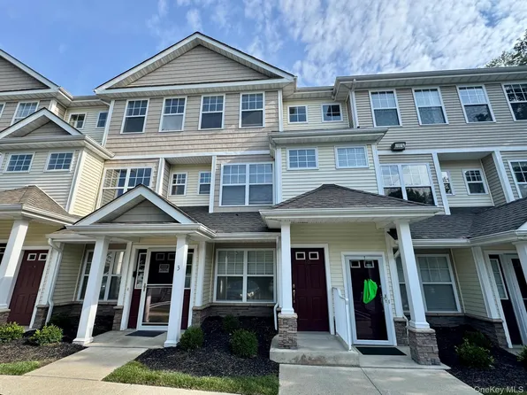 19 Putters Way Unit 10, Middletown, NY 10940