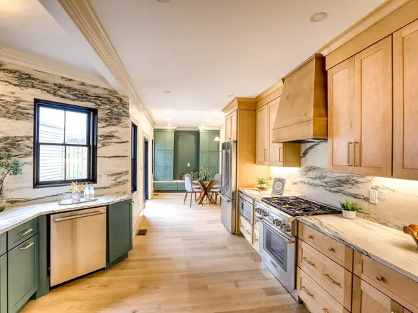 16 Chestnut St, Boston, MA 02129