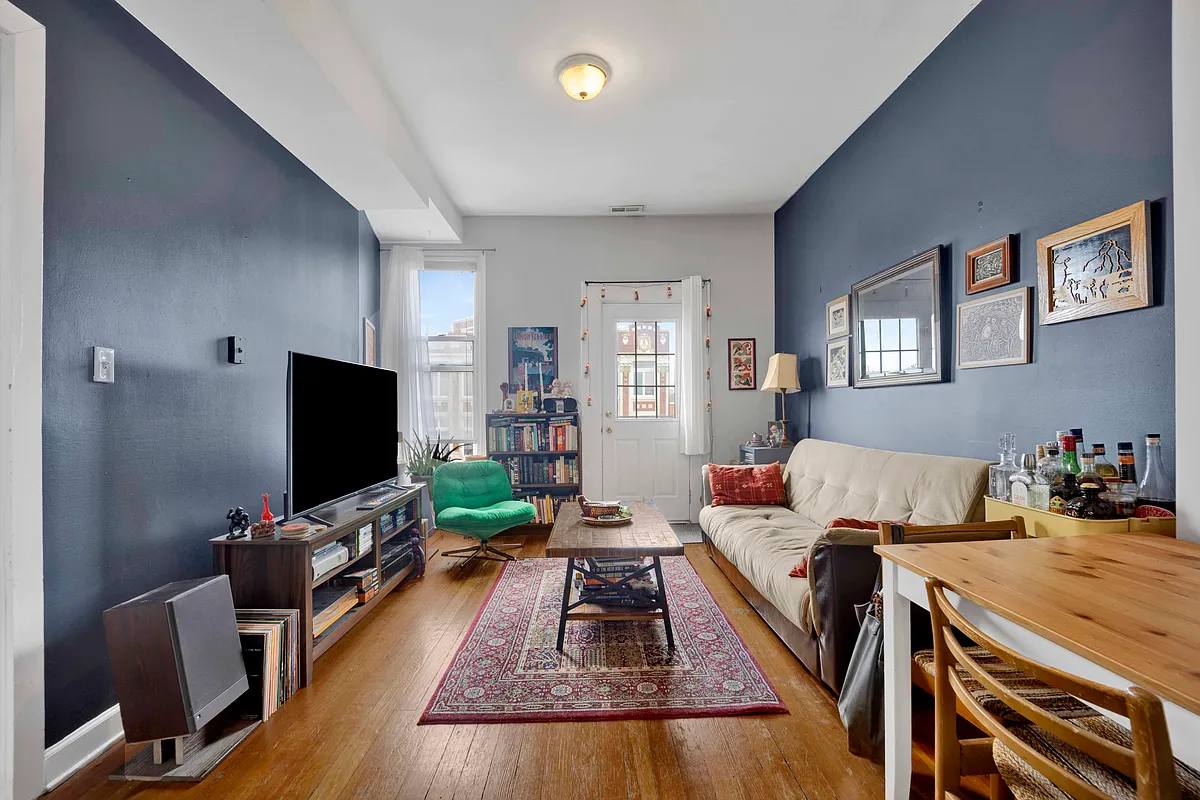Building Photo - 2545 W North Ave #3F