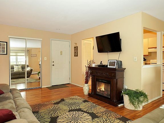 3rd image of 338 Lakeland Ave APT 6C