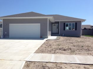 407 Dawn Dr, Columbus, NE 68601