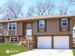 6716 NW Hidden Valley Rd, Kansas City, MO 64152