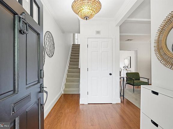 3rd image of 2129 Newport Pl NW