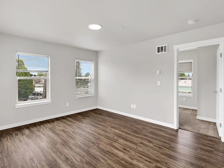 2101 Broadway — Photo 12