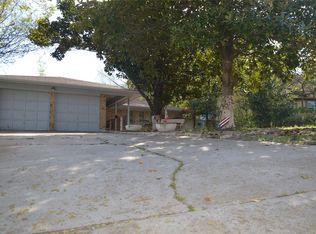 8409 Gibbs Dr, White Settlement, TX 76108