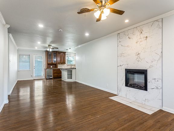 2nd image of 1404 Ravenwood Dr
