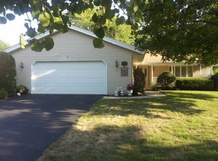 6800 Clovernook Rd, Rockford, IL 61107