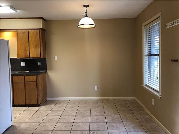 4th image of 706 San Saba Dr