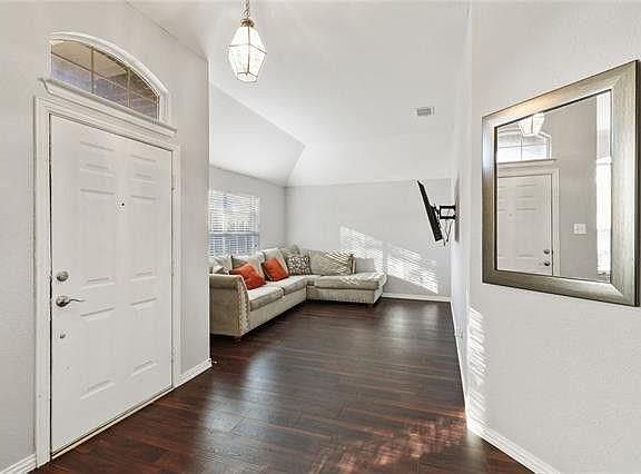 3rd image of 8074 Palisades Dr