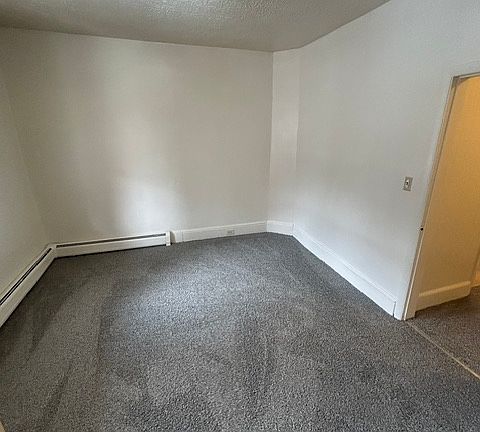 5th image of 1107 W Poplar St Floor 1