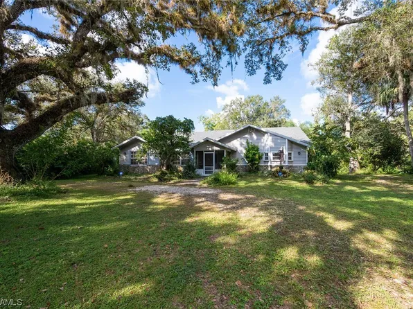 140 S Davis St, Labelle, FL 33935