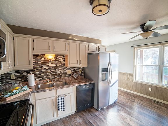5th image of 322 W Blackfoot Dr