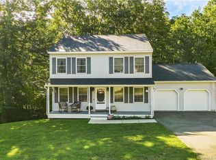 14 Tidmouth Ct, Naugatuck, CT 06770
