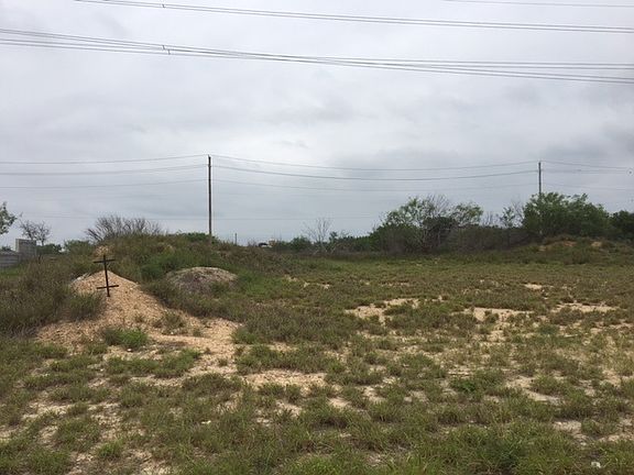 4th image of 8705 Plantation East Dr