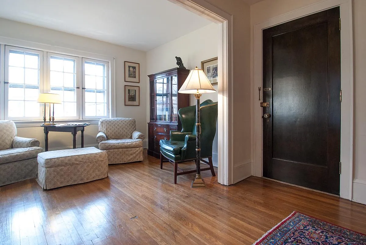 2449 Overlook Rd — Photo 2