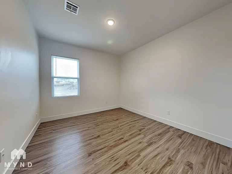 5760 E Bristol St #5760 — Photo 11
