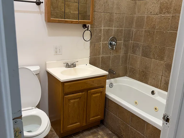 2457 W Adams St #2 — Photo 1