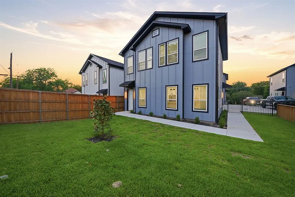 3 bed, 2.5 bath, 2399 sqft, $3,700 — Photo 3