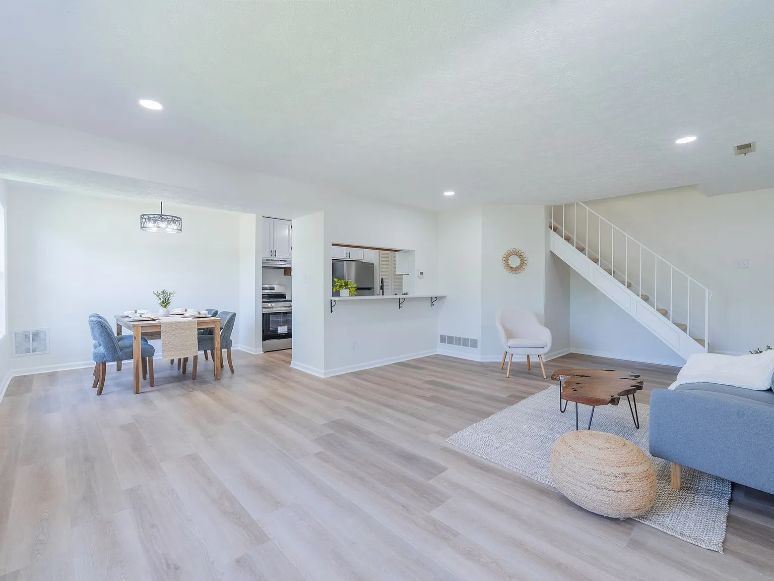 3 bed, 1.5 bath, 1200 sqft, $1,700 — Photo 3