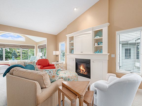 3rd image of 5976 Red Lion Ct NE