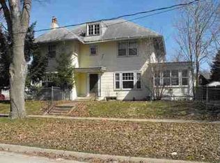 1225 W 3rd St, Waterloo, IA 50701