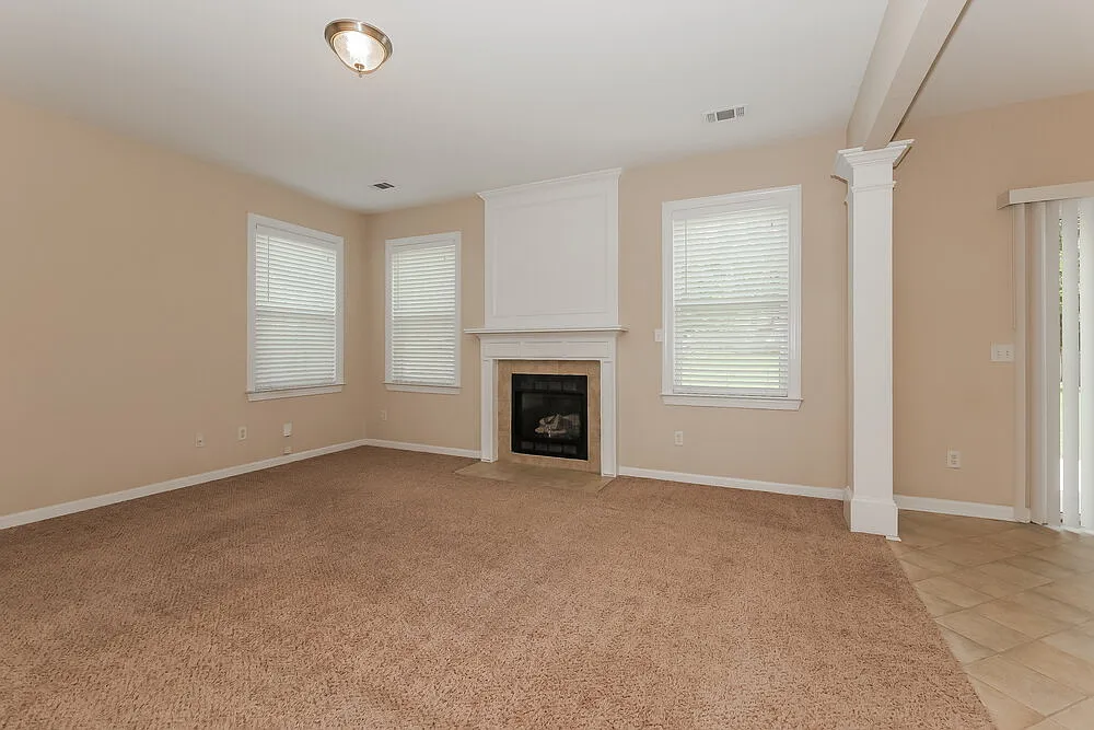 4 bed, 2.5 bath, 2142 sqft, $2,105 — Photo 4