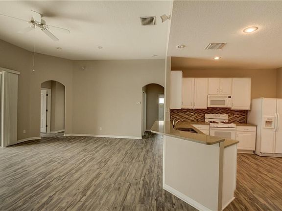 4th image of 16643 Nikki Ln