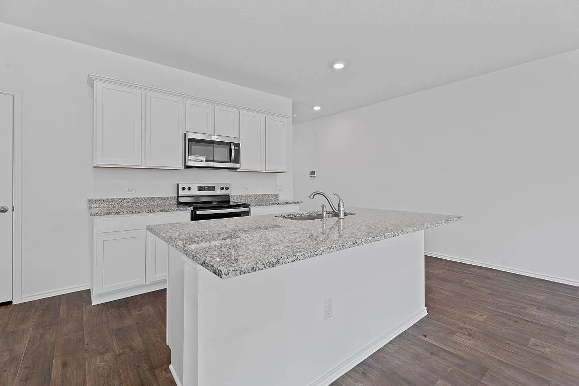 4 bed, 2.5 bath, 2217 sqft, $2,220 — Photo 4