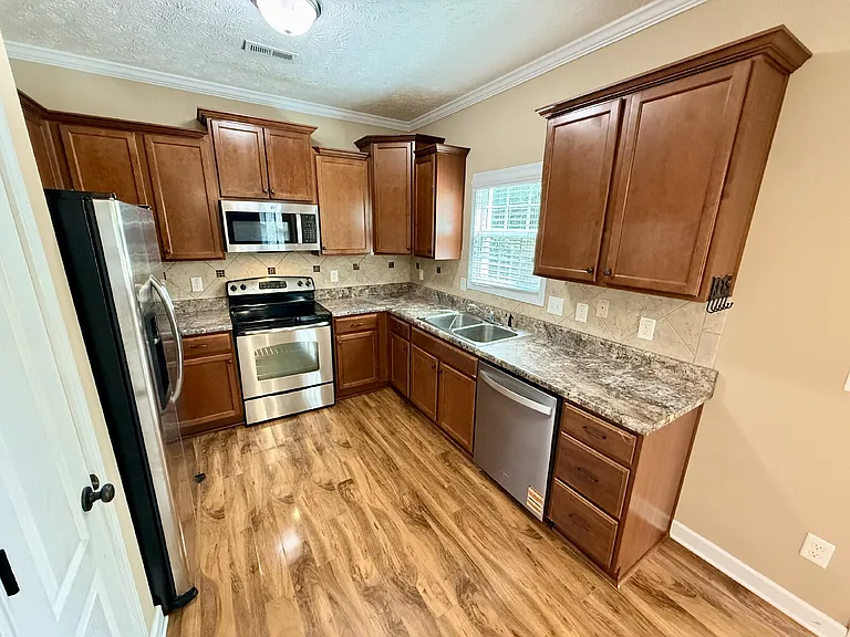 422 Jamestown Ave — Photo 6